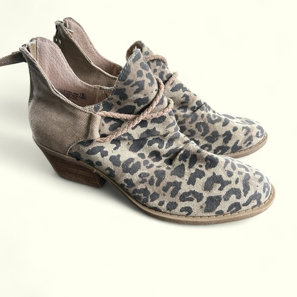 Very G animal print Spartan ankle booties size 8M US mobwife retro boho chic - Picture 1 of 9